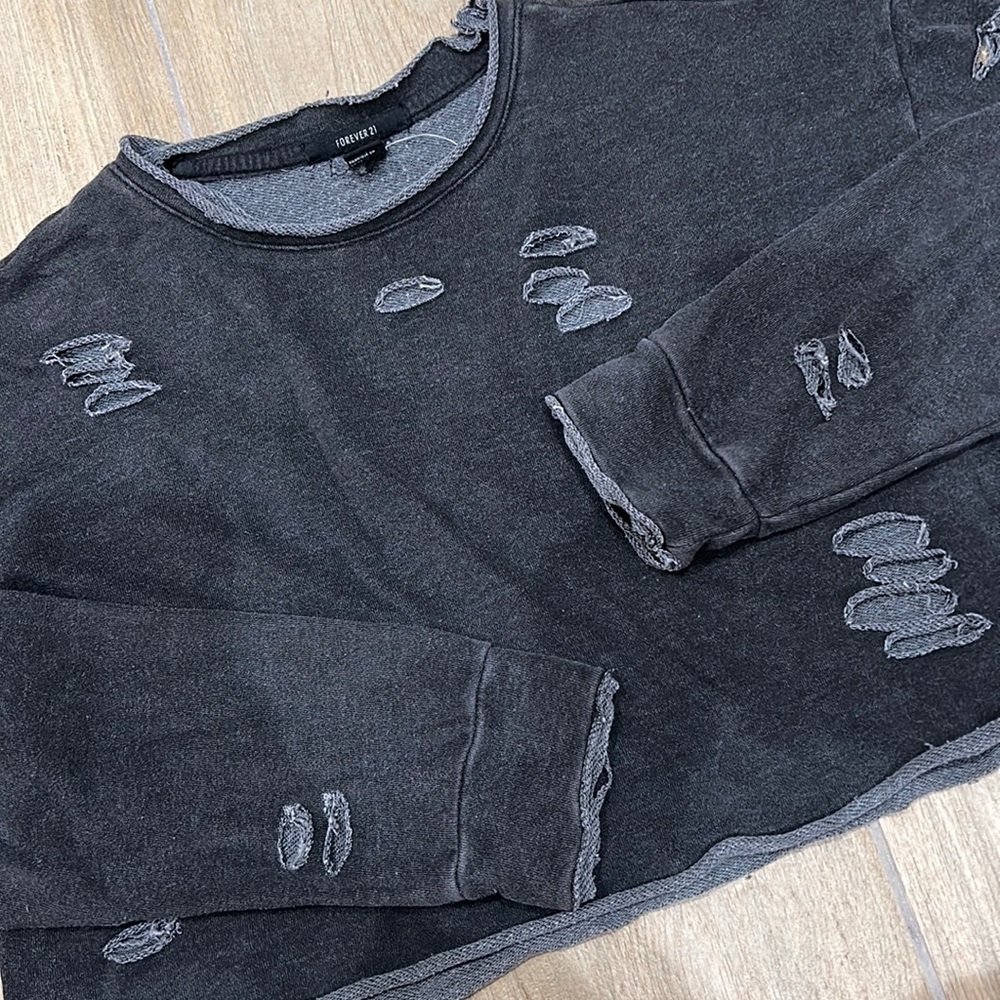 Forever 21 - Distressed Cropped Crewneck Grey Sweatshirt (Large)